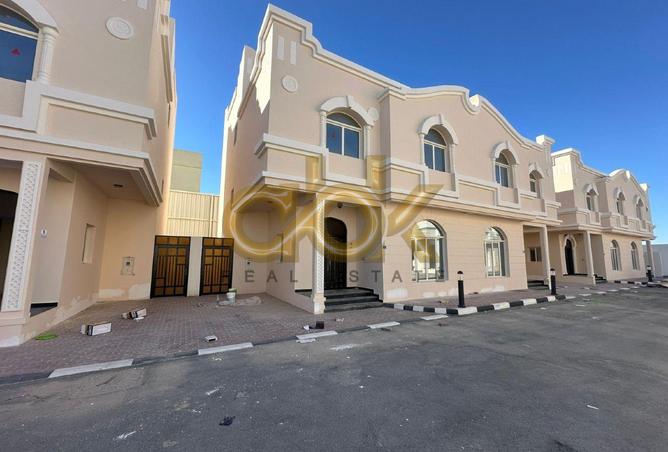 998743 - Property Image 2