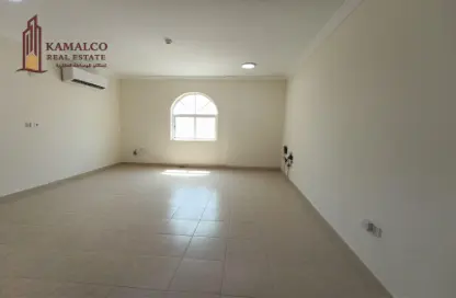 Apartment - 3 Bedrooms - 2 Bathrooms for rent in Salaja Street - Doha Al Jadeed - Doha