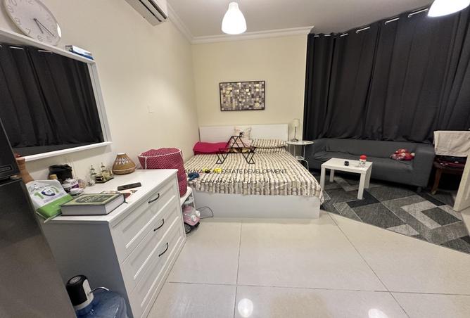 952443 - Property Image 2