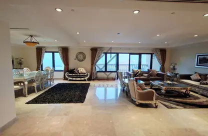 شقة - 3 غرف نوم - 4 حمامات للايجار في طريق بورتو الشرقي - بورتو أرابيا - جزيرة اللؤلؤة - الدوحة