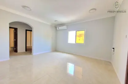 Apartment - 3 Bedrooms - 2 Bathrooms for rent in Umm Ghuwailina 4 - Umm Ghuwailina - Doha