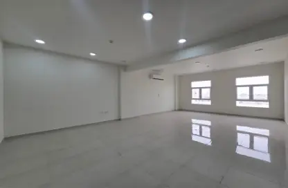 شقة - 3 غرف نوم - 2 حمامات للايجار في شارع الوعب - الوعب - الدوحة