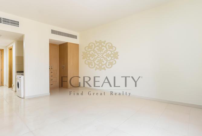 911189 - Property Image 2