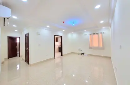 Apartment - 1 Bedroom - 2 Bathrooms for rent in Umm Ghuwailina 4 - Umm Ghuwailina - Doha