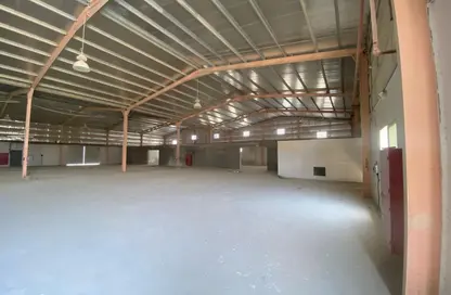 Warehouse - Studio - 4 Bathrooms for rent in Industrial Area 5 - Industrial Area - Industrial Area - Doha