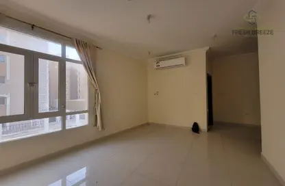 Apartment - 2 Bedrooms - 2 Bathrooms for rent in Umm Ghuwalina - Umm Ghuwailina - Doha