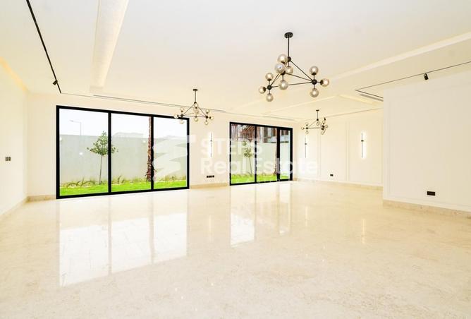 987831 - Property Image 2