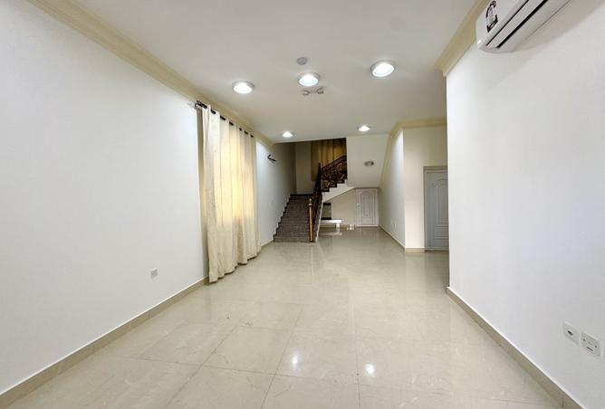 940077 - Property Image 2