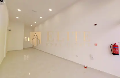 Shop - Studio - 1 Bathroom for rent in Street 870 - Al Duhail South - Al Duhail - Doha