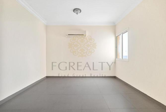 979861 - Property Image 3