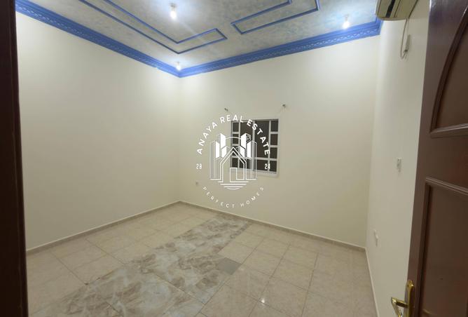 952425 - Property Image 2