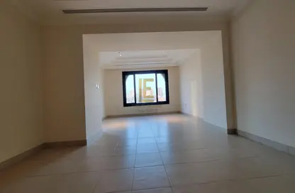 Apartment - 2 Bedrooms - 3 Bathrooms for rent in Tower 7 (Ferrari Tower) - Porto Arabia - The Pearl Island - Doha