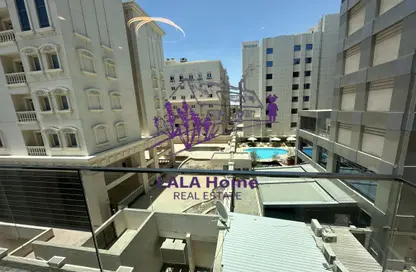 شقة - غرفة نوم - 2 حمامات للايجار في مبنى رمادا التجاري - شارع الروابي - المنتزه - الدوحة