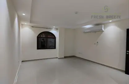 Empty Room image for: Apartment - 2 Bedrooms - 1 Bathroom for rent in Mughalina - Doha, Image 1