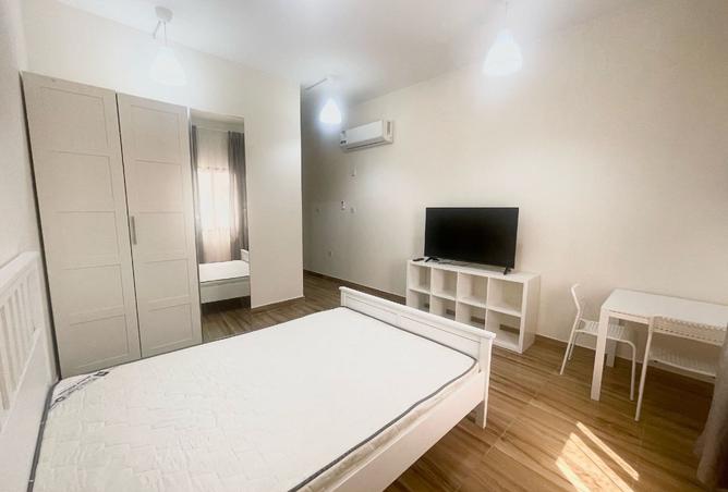 985367 - Property Image 2