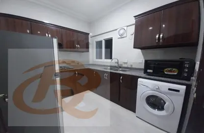 صورة لـ مطبخ شقة - 3 غرف نوم - 2 حمامات للايجار في شارع ابن عساكر - نجمة - الدوحة ، صورة رقم 1