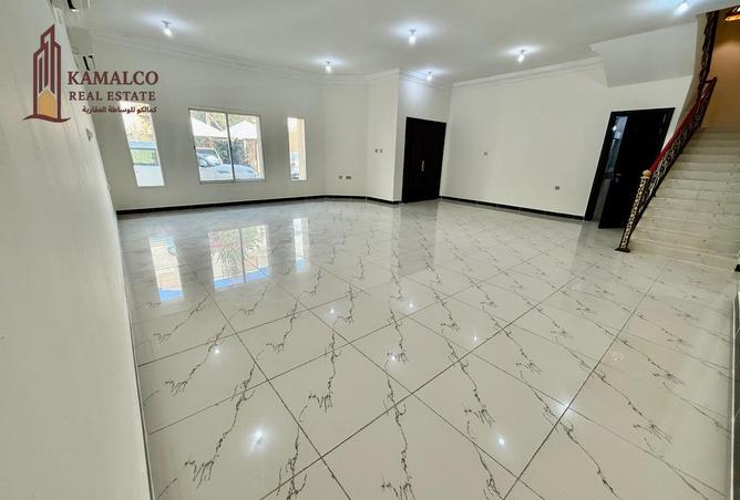 954739 - Property Image 2
