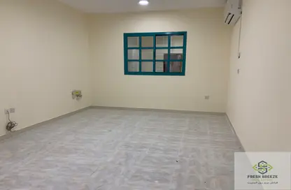 Compound - 2 Bedrooms - 2 Bathrooms for rent in Umm Ghuwailina - Doha