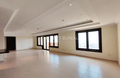 Apartment - 2 Bedrooms - 3 Bathrooms for rent in West Porto Drive - Porto Arabia - The Pearl Island - Doha