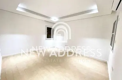 فيلا - 4 غرف نوم - 5 حمامات للايجار في برج وست باي - الخليج الجنوبي - الخليج الغربي - الدوحة