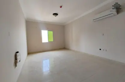 Apartment - 1 Bedroom - 1 Bathroom for rent in Umm Ghwailina Comm - Umm Ghuwalina - Umm Ghuwailina - Doha