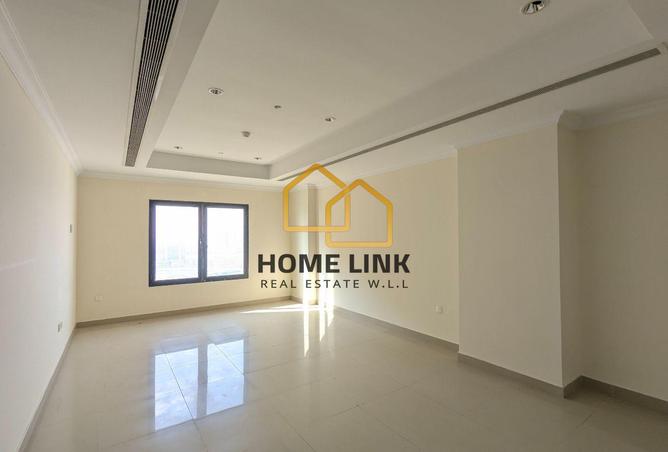 932530 - Property Image 2