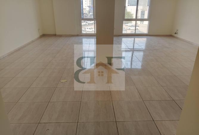 983631 - Property Image 2