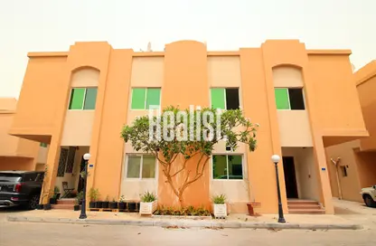 مجمع سكني - 5 غرف نوم - 5 حمامات للايجار في سوق الغرافة - الغرافة - الدوحة