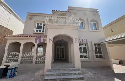 Villa - 5 Bedrooms - 4 Bathrooms for rent in Duhail Villas - Al Duhail - Doha