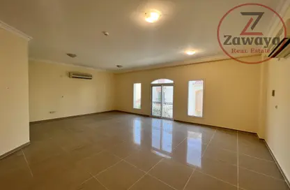 Empty Room image for: Apartment - 2 Bedrooms - 3 Bathrooms for rent in Street 871 - Al Duhail South - Al Duhail - Doha, Image 1