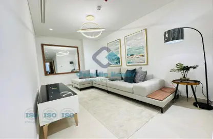 Living Room image for: Apartment - 2 Bedrooms - 4 Bathrooms for rent in Floresta Gardens - Floresta Gardens - The Pearl Island - Doha, Image 1