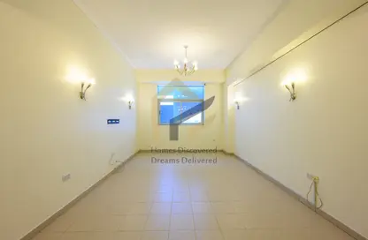 Apartment - 2 Bedrooms - 2 Bathrooms for rent in Barwa Commercial Avenue - Umm Al Seneem - Doha