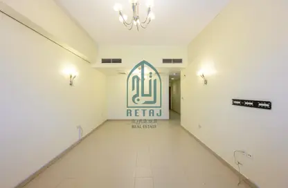شقة - 2 غرف نوم - 2 حمامات للايجار في أم السنيم - الدوحة