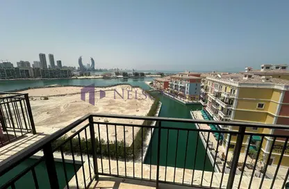 Duplex - 3 Bedrooms - 4 Bathrooms for rent in Carnaval - Qanat Quartier - The Pearl Island - Doha