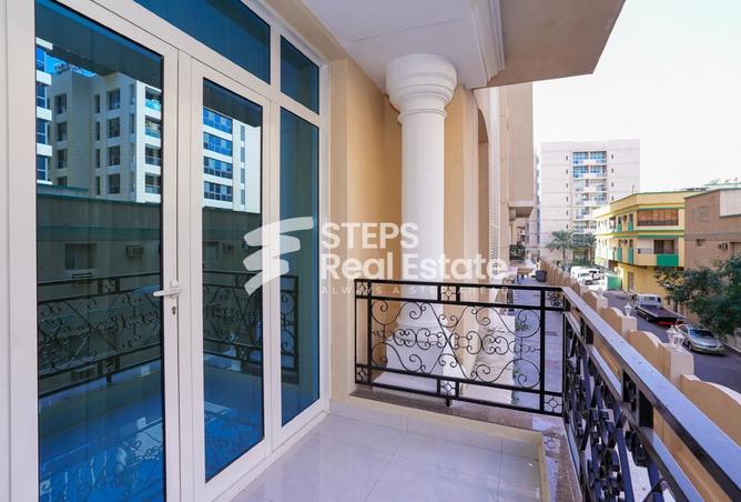 930377 - Property Image 2