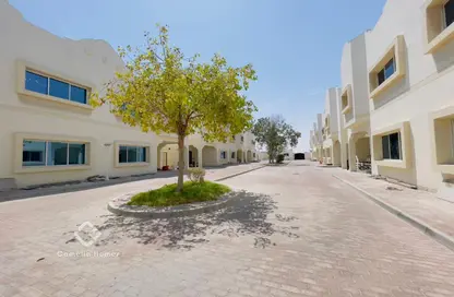Compound - 3 Bedrooms - 5 Bathrooms for rent in Umm Al Seneem Street - Ain Khaled - Doha