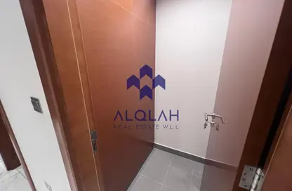 شقة - 3 غرف نوم - 5 حمامات للايجار في الخليج الجنوبي - الخليج الغربي - الدوحة