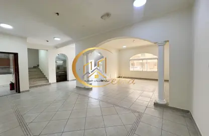 Compound - 4 Bedrooms - 4 Bathrooms for rent in Al Dana st - Muraikh - AlMuraikh - Doha