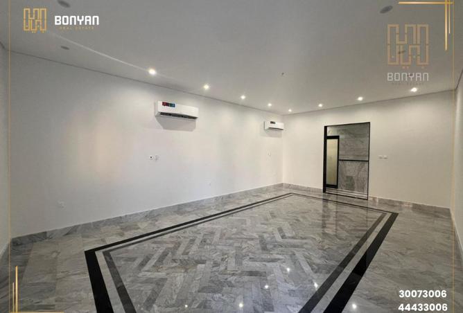 945110 - Property Image 2
