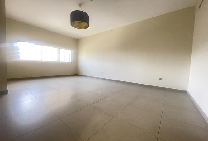 941877 - Property Image 2