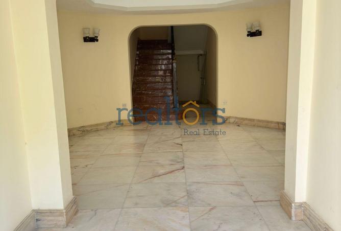 983795 - Property Image 2