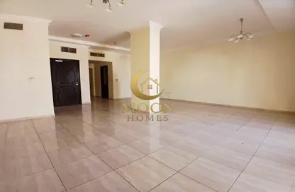 Apartment - 2 Bedrooms - 3 Bathrooms for rent in Umm Ghuwalina - Umm Ghuwailina - Doha