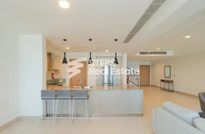 Penthouse - 3 Bedrooms - 4 Bathrooms for rent in Viva West - Viva Bahriyah - The Pearl Island - Doha
