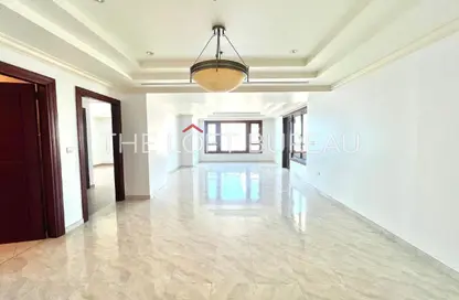 Apartment - 2 Bedrooms - 3 Bathrooms for rent in West Porto Drive - Porto Arabia - The Pearl Island - Doha