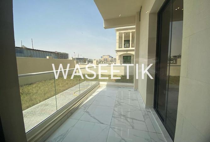 932515 - Property Image 2