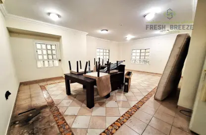 شقة - 4 غرف نوم - 3 حمامات للايجار في دوحة الجديد - الدوحة