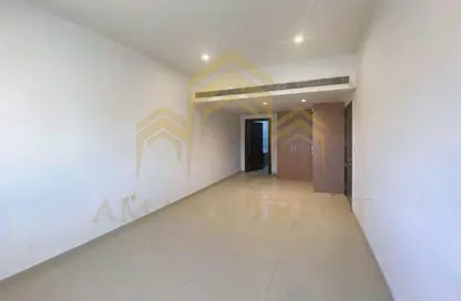 Empty Room image for: Apartment - 3 Bedrooms - 3 Bathrooms for rent in Souk Merqab - Al Nasr - Doha, Image 1
