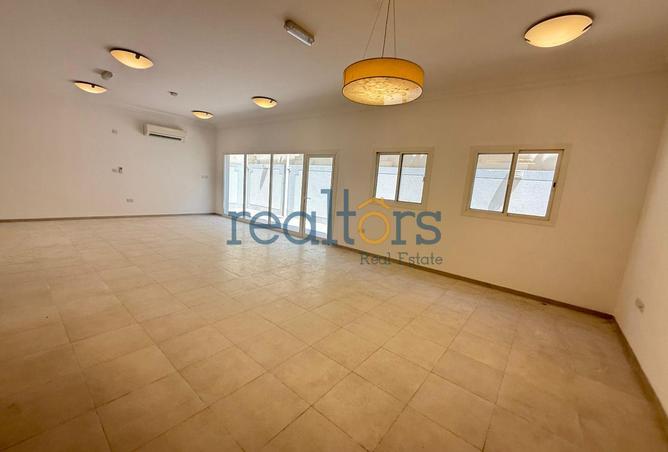 932973 - Property Image 3