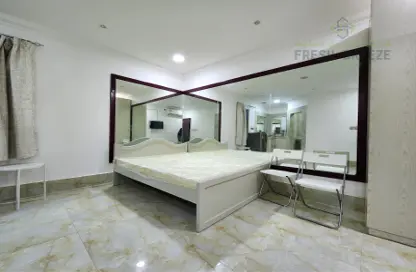 Room / Bedroom image for: Apartment - 1 Bathroom for rent in Umm Ghuwailina - Doha, Image 1