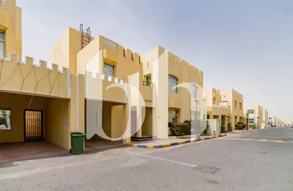 Villa - 4 Bedrooms - 3 Bathrooms for rent in Souk Al gharaffa - Al Gharrafa - Doha